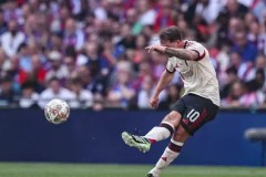 皇马4-1大胜领跑，利物浦逆转，AC米兰双杀莱切巩固地位